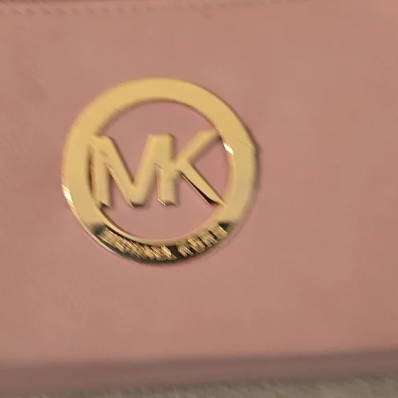 Michael Kors INSPIRED Pink Wallet with Gold Logo and Zipper Closure - Picture 6 of 7